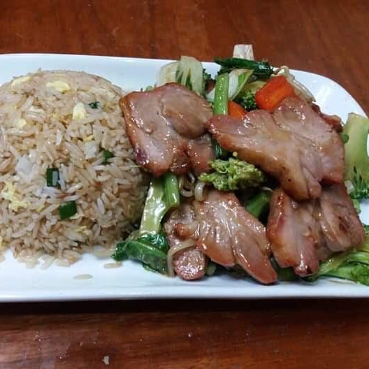 Sopa Wantán y Chancho con Verduras