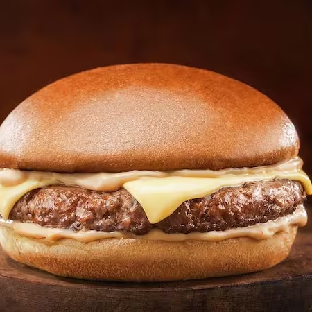 Pão, carne 160gr (100% bovina), queijo e maionese de paprica defumada.