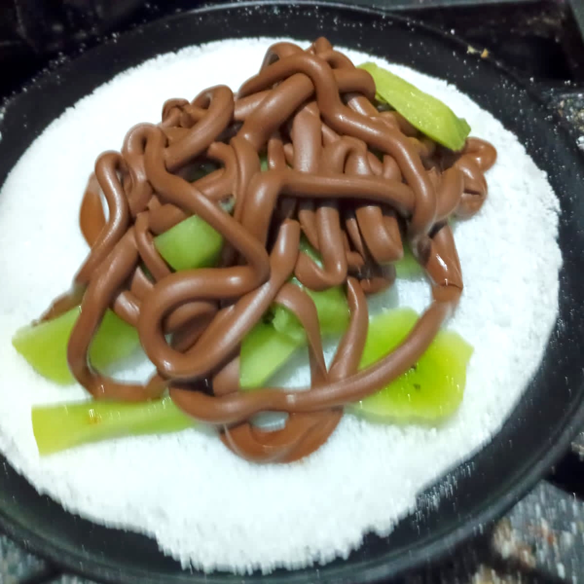 Massa de tapioca com kiwi e chocolate