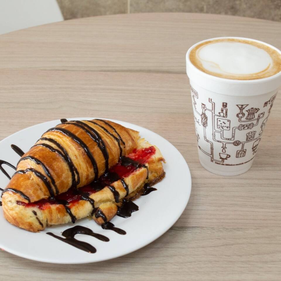 Combo Café Americano y Pan Dulce
