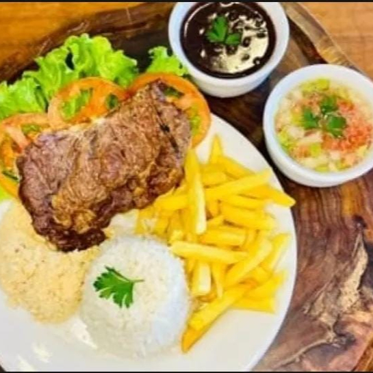 Bife de Carne feito na brasa! Acompanha: Arroz branco com feijão, fritas, farofa e salada simples. Serve até 1 pessoa