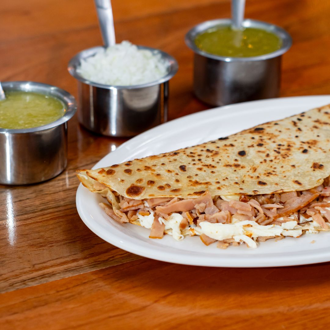 Carnes frías con quesillo