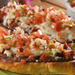 Molletes con Pollo 2 pzas