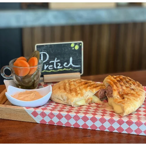 Pretzel de Salchicha Polaca
