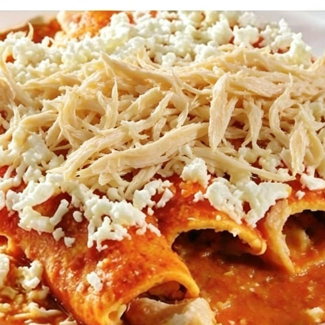 Enchiladas con Pollo Desmenuzado Encima