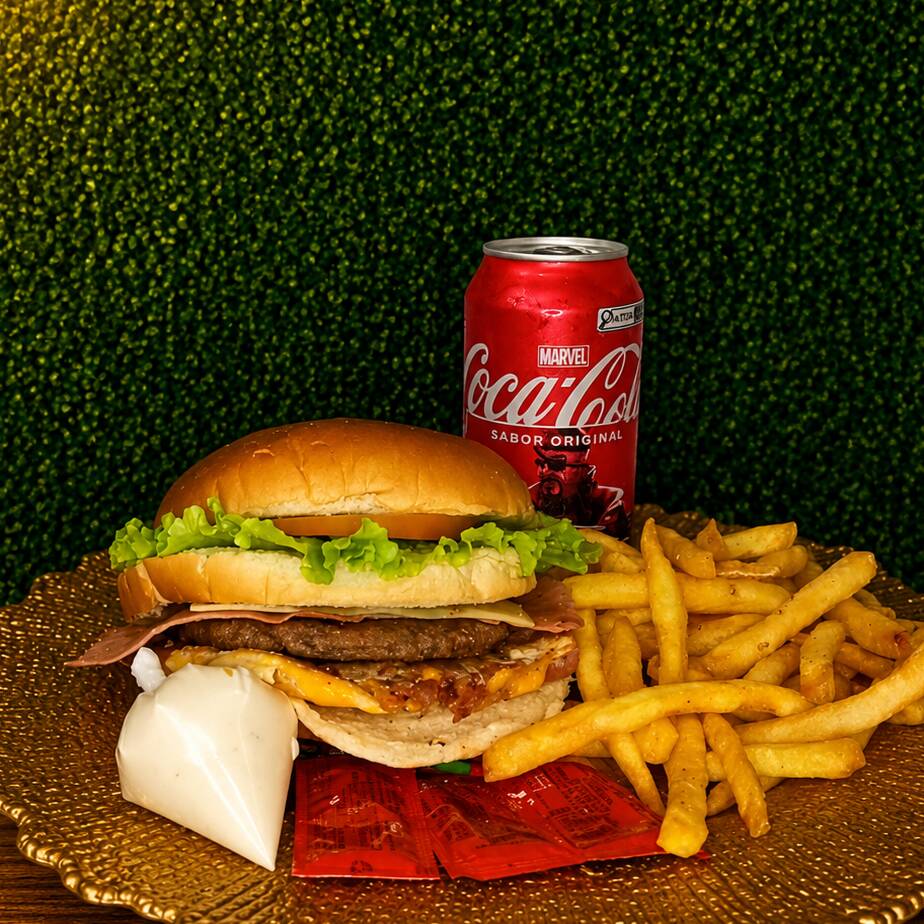 Pão, Carne,Ovo Bacon, Presunto, Mussarela, Alface, Maionese Caseira, Tomate, Milho, Batata Palha.
200g de Batata Frita Coca Lata