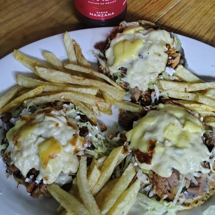 SOPES ORDEN DE TRES CARNITAS PAPAS REFRESCO 600ML