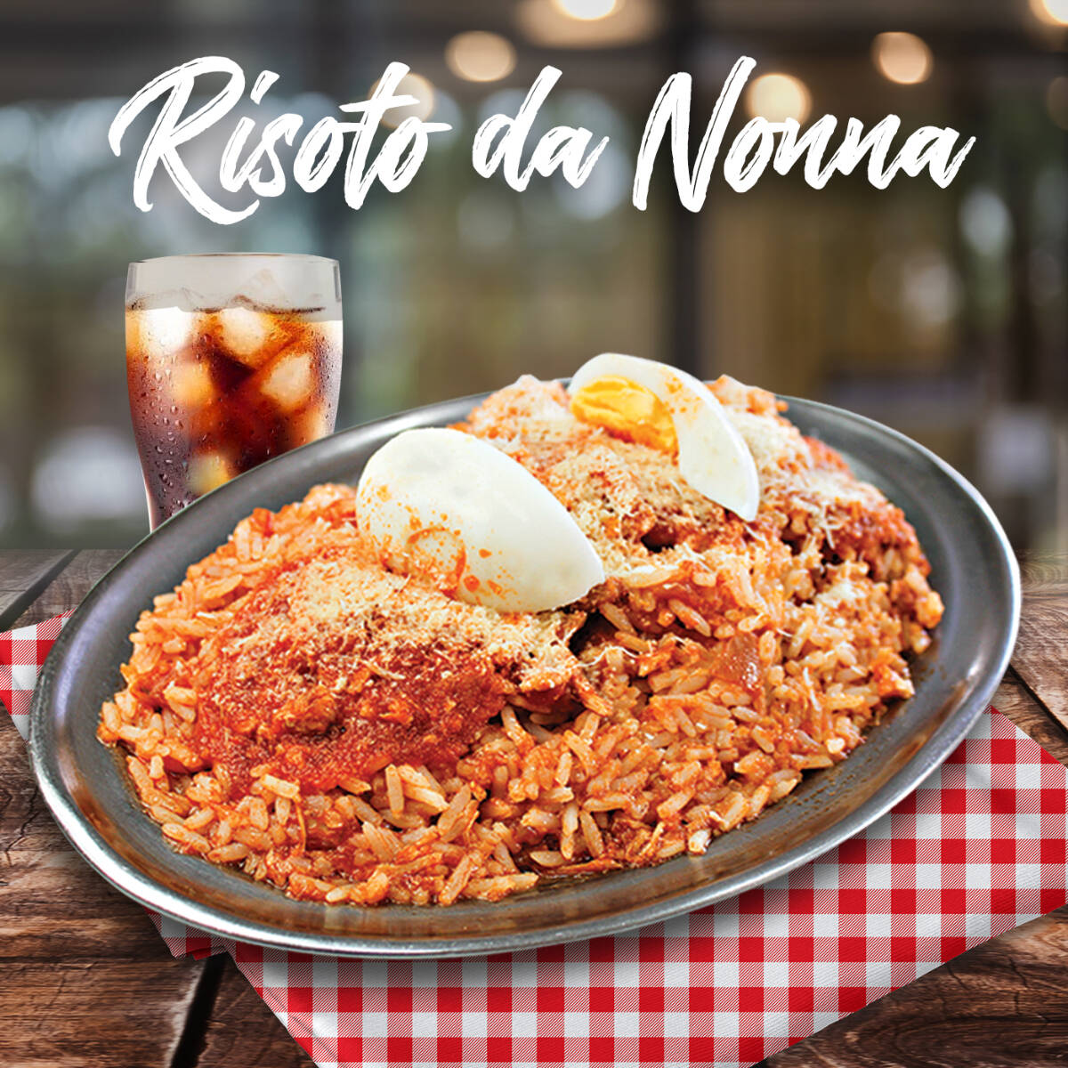 Arroz branco misturado com molho
vermelho ,Temperos e cortes selecionados de frango desfiado e queijo parmesão