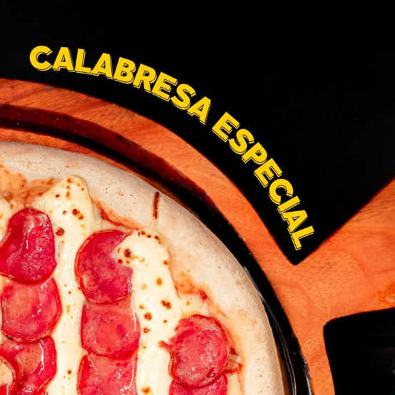 massa ,molho ,mussarela, calabresa especial cream cheese