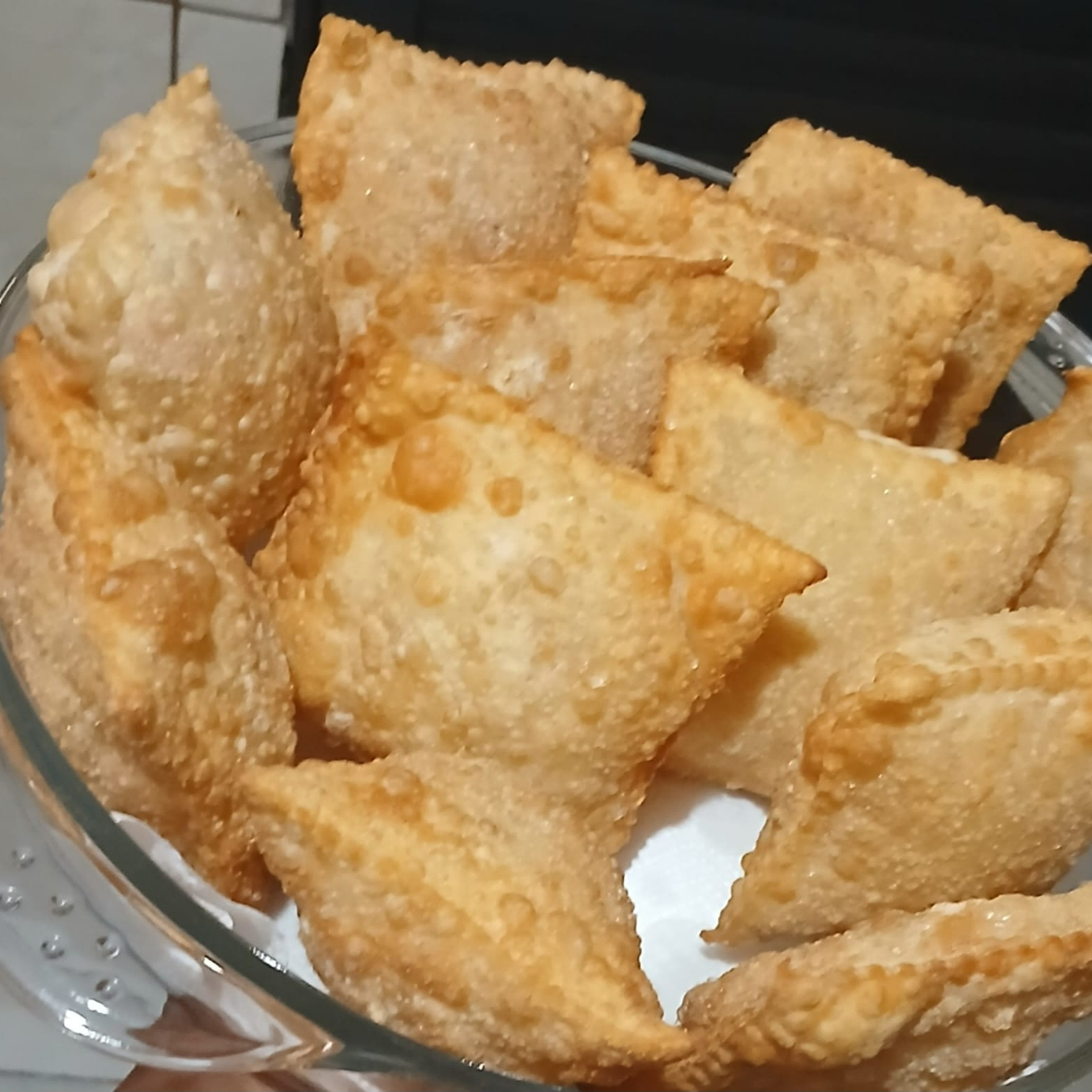 Aproximadamente 60 gramas cada frito na hora.