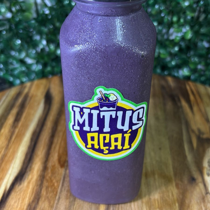 Açai premium batido na garrafa.
