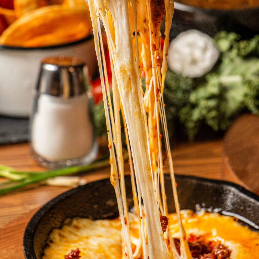 Queso Fundido con Chorizo