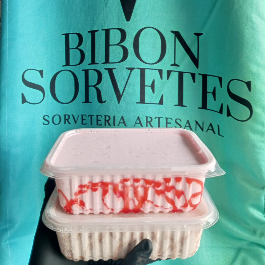 Combo de 2 Potes de Sorvetes de 500ml sendo Chocolate, Morango ou Maracujá são sabores sortidos conforme disponíveis no estoque! "Imagem meramente ilustrativa"