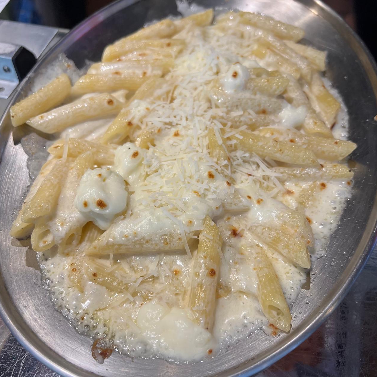Pasta Penne Alfredo