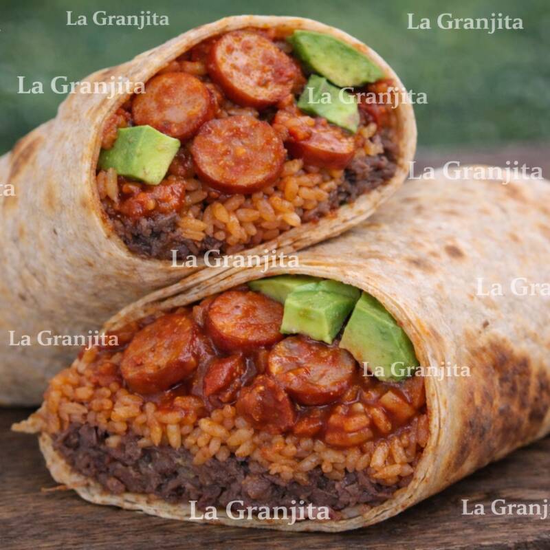 Burrito con Salchicha (“Winnie”) en Salsa de Tomate