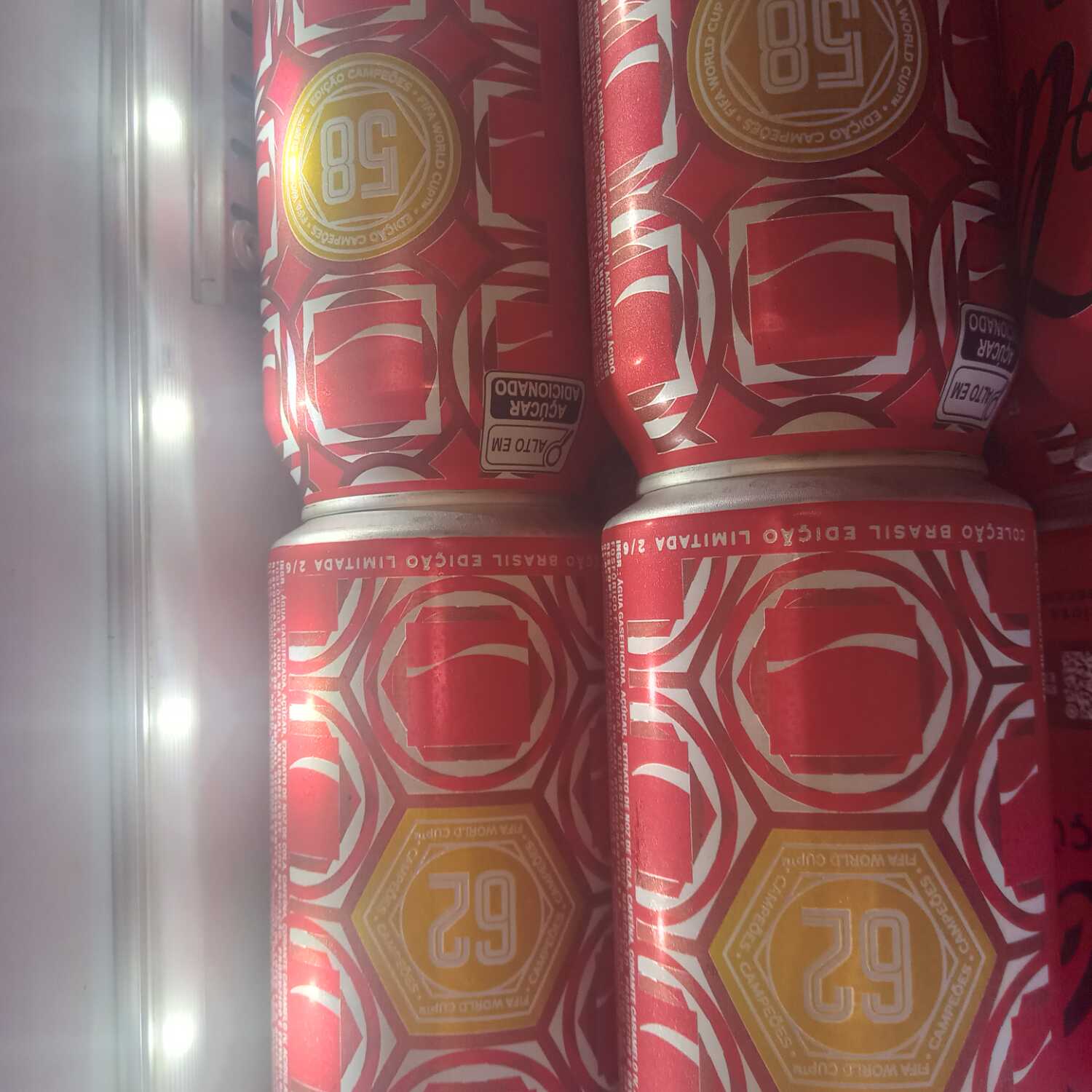Coca-cola lata 35ml 8.00 reais Serve até 1 pessoa...