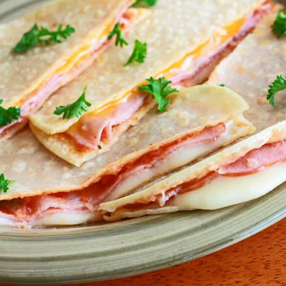 SINCRONIZADAS DE JAMON+ QUESO AMARILLO+PAPAS CHIPS