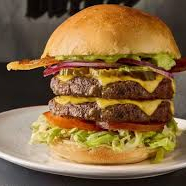 Pão de burguer, 2 blend 150g, duplo queijo prato, fatias de bacon, cebola roxa, maionese de alho e barbecue da casa.