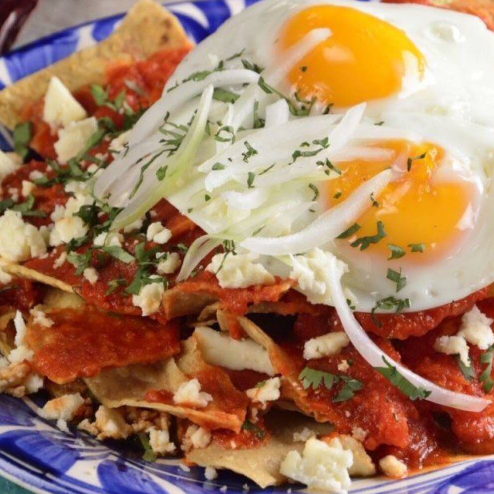 Chilaquiles Rojos con Huevo
