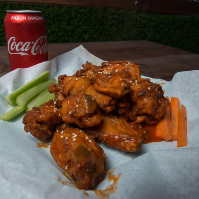 Orden de Alitas + Orden de Boneless + 2 Sodas