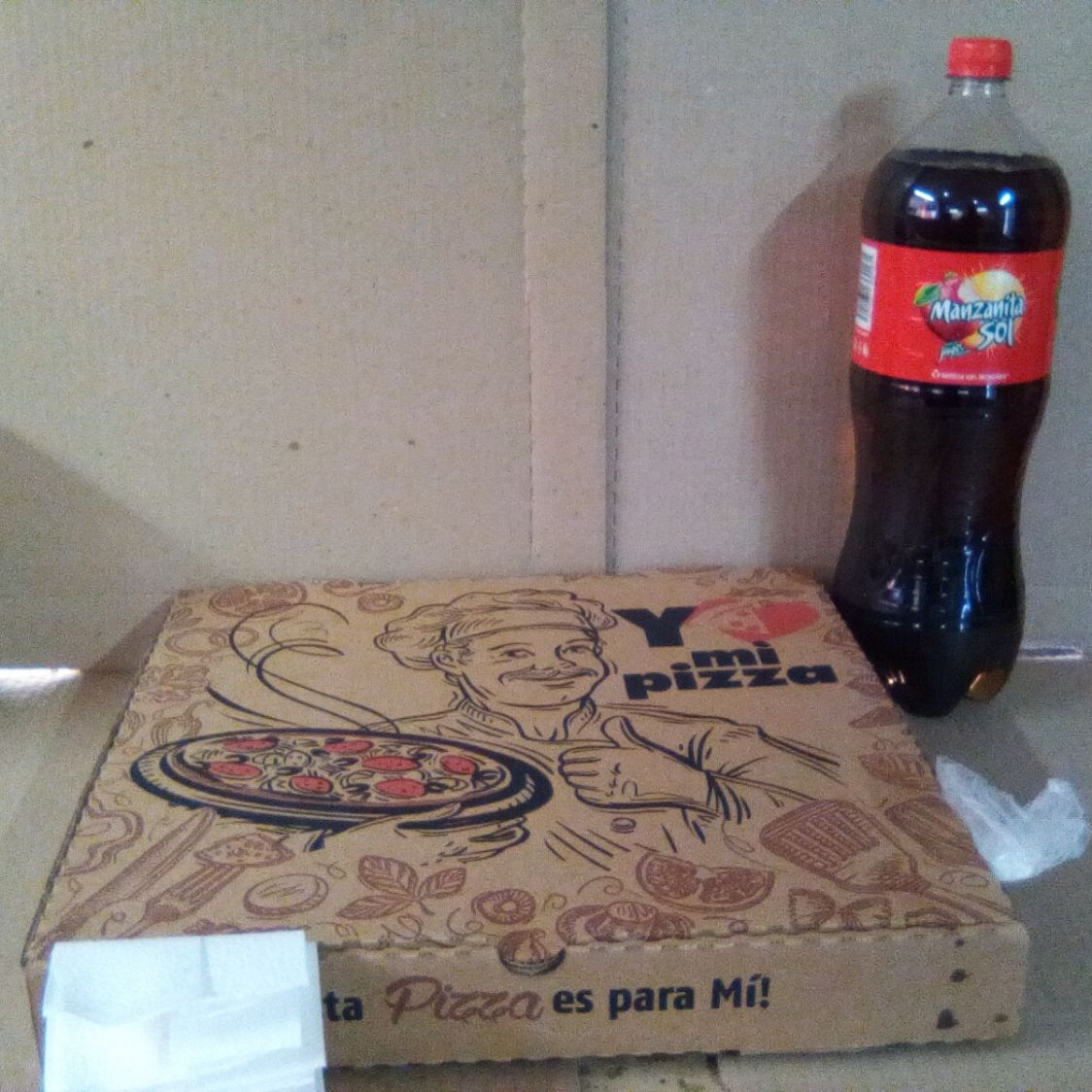 Pizza Grande de Peperoni + 1 Soda de 2lts.