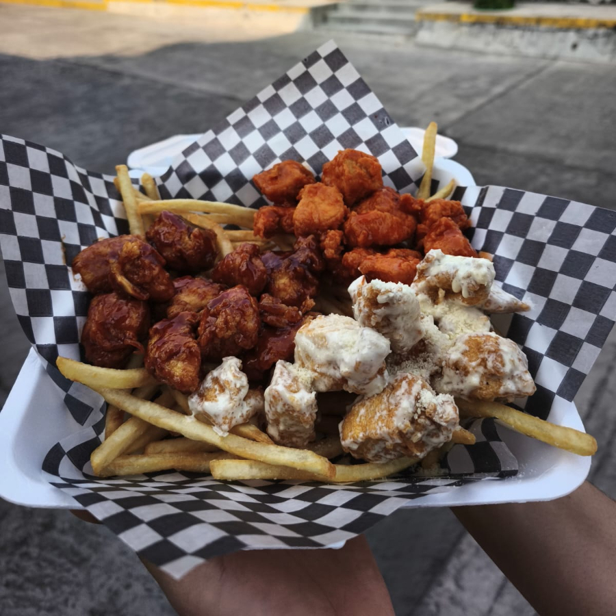 COMBO 20 Boneless + Papas