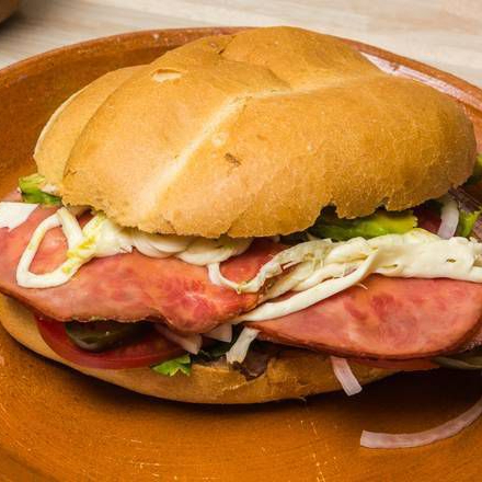 Torta de Pierna + Refresco Jarrito
