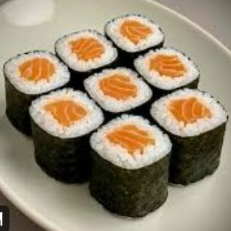 (Enrolado natural de Nori com arroz, creme chease , salmão, cebolinho e gergelim)