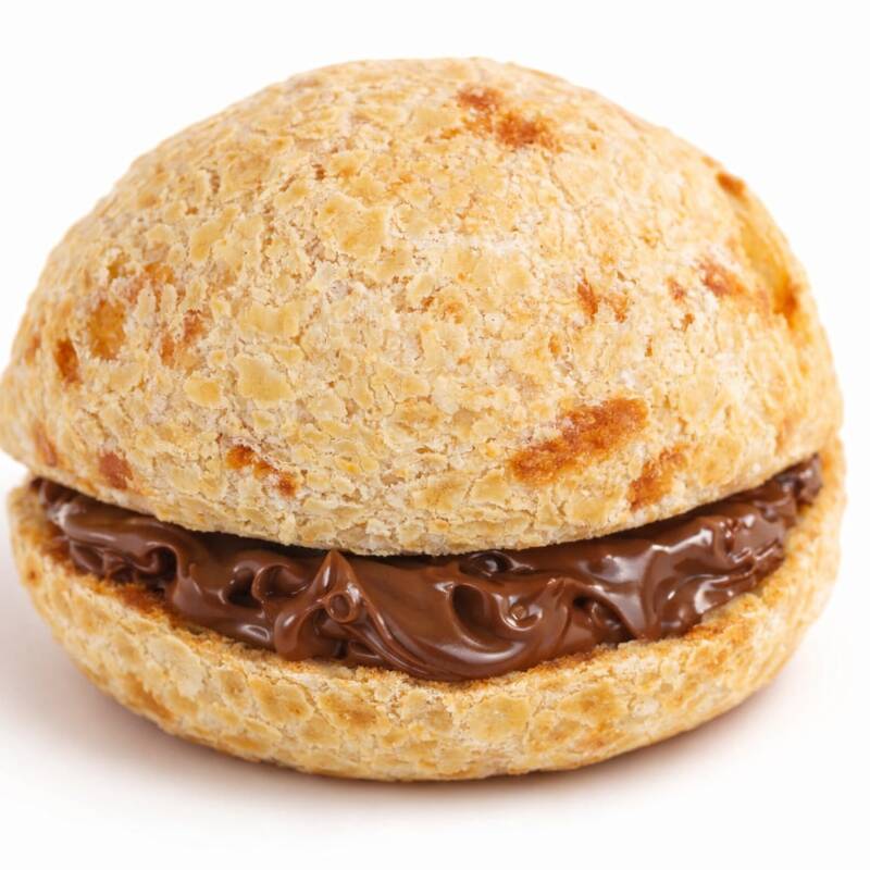 Nosso Delicioso Pão de queijo recheado artesanalmente com creme de avelã