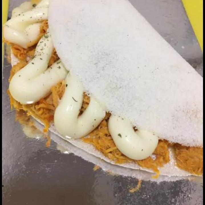 2 tapiocas recheadas de frango, catupiry