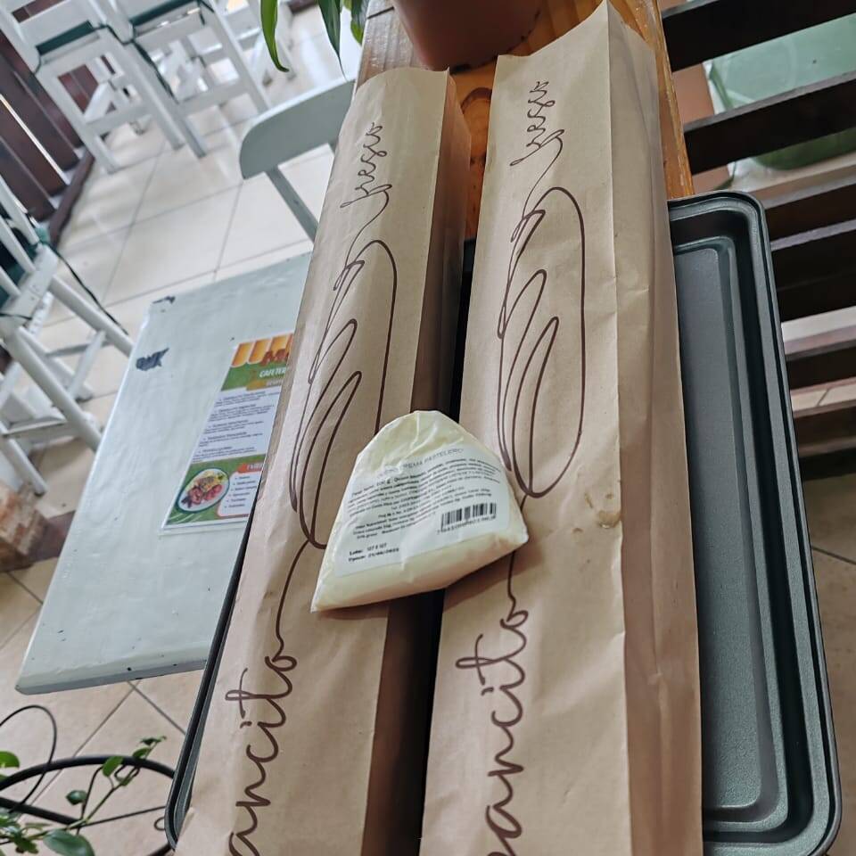 2 Baguette Sencillo + Queso Crema 100 Gr