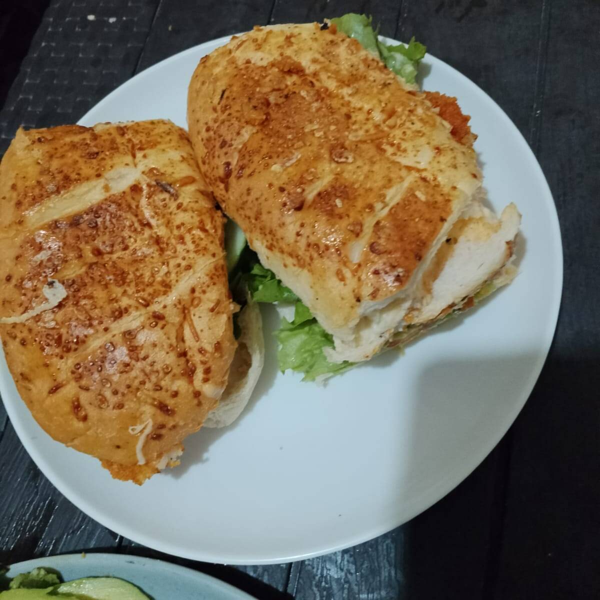 BAGUETTE DE POLLO PARMESANO