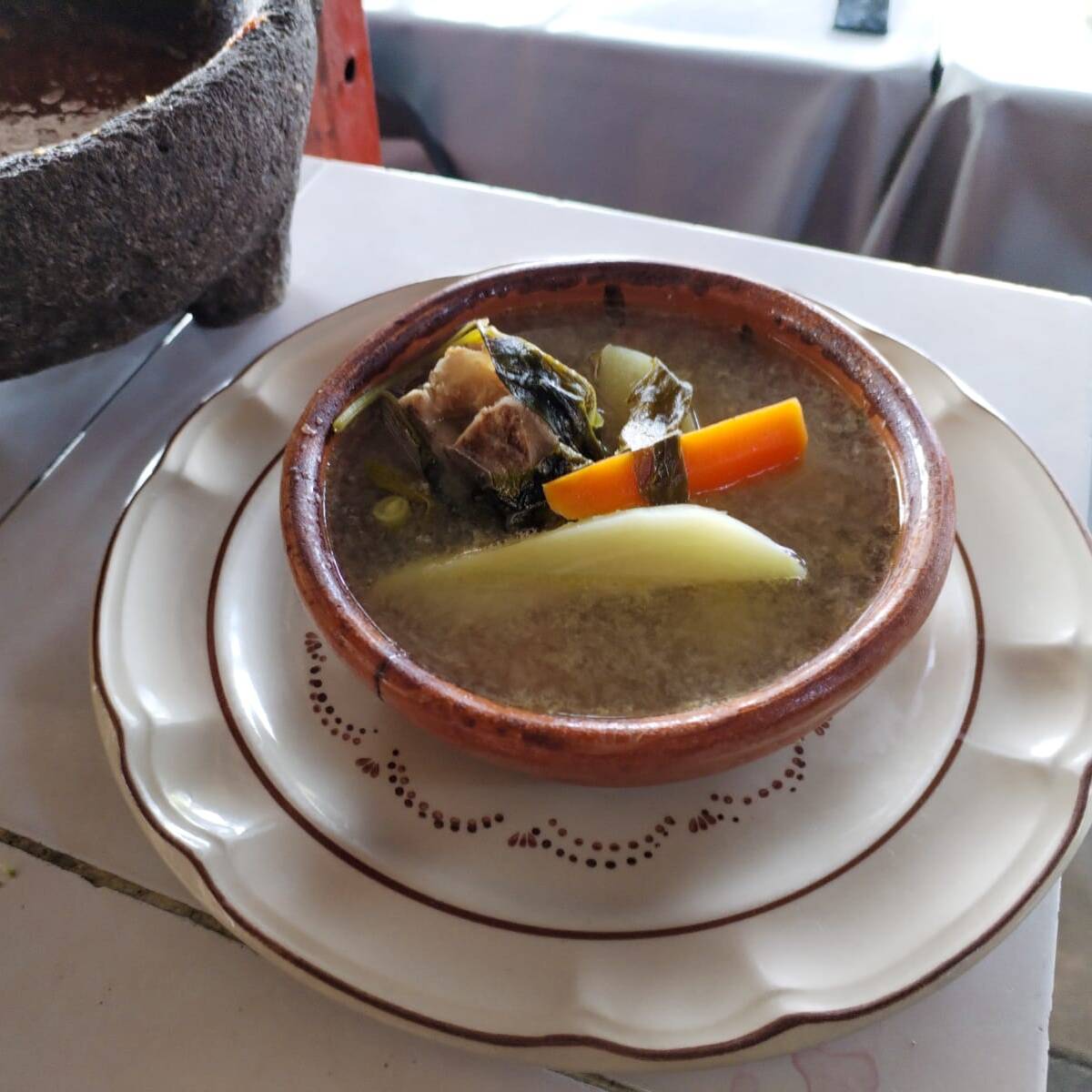 CALDO DE ESPINAZO EN BLANCO