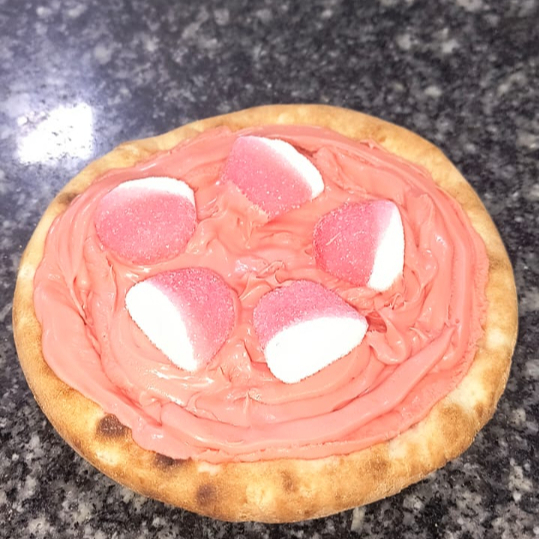 1 PIZZA DE MUSSARELA 2 ESFIRRAS DE FINI DENTINHO