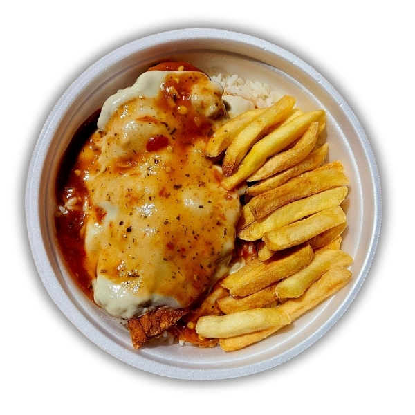 Frango à parmegiana, arroz soltinho e fritas crocantes