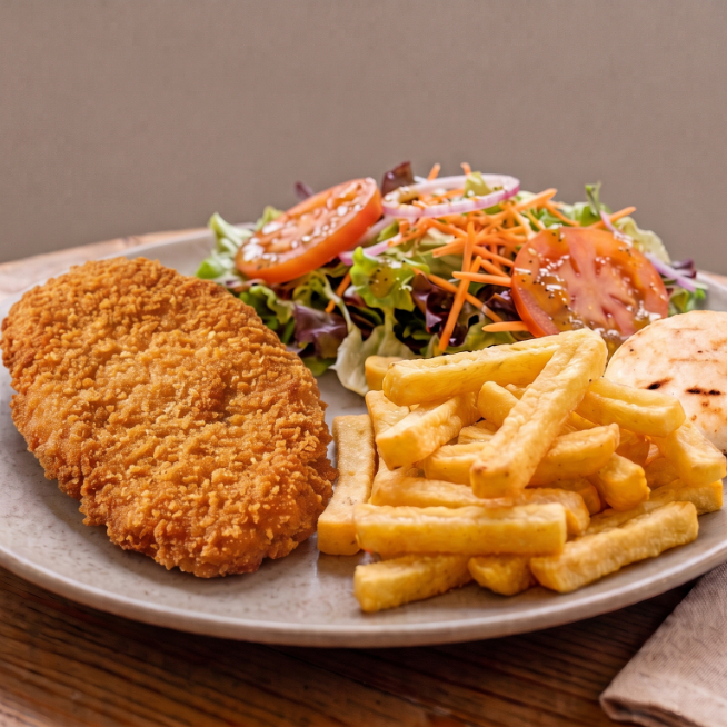 Milanesa de pollo + papas + Coca cola