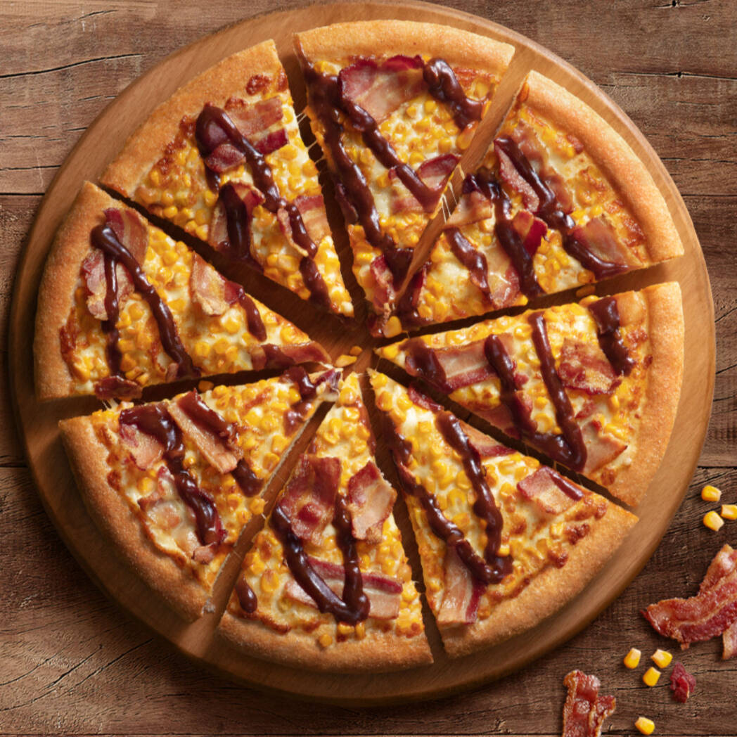 Frango cremoso e bem temperado bacon, mussarela e molho bbq e requeijão