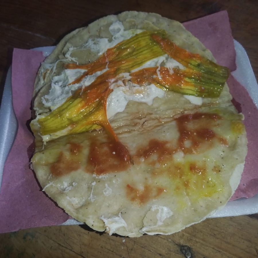 QUESADILLA DE FLOR DE CALABAZA