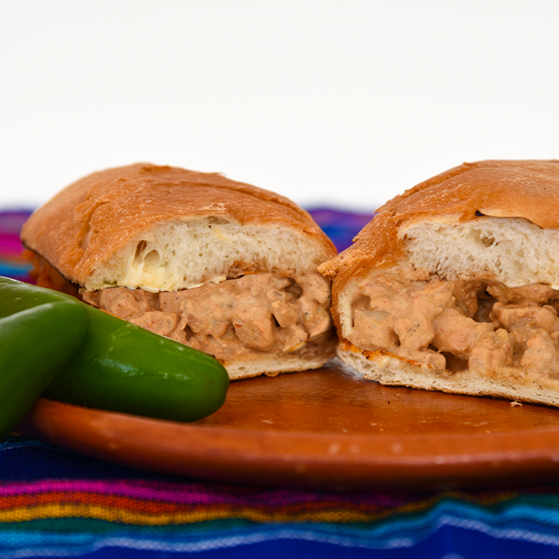 TORTA DE GUISADO POLLO CON CHIPOTLE