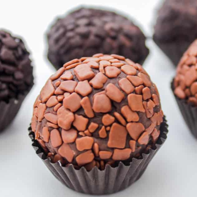 Ao Leite, Pistache, Meio amargo, Cacau, Cereja ou Nutella