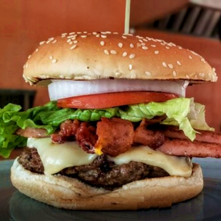 Hamburguesa con Salchica
