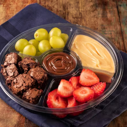 Morangos, uvas, brownier, Nutella e creme de Galak