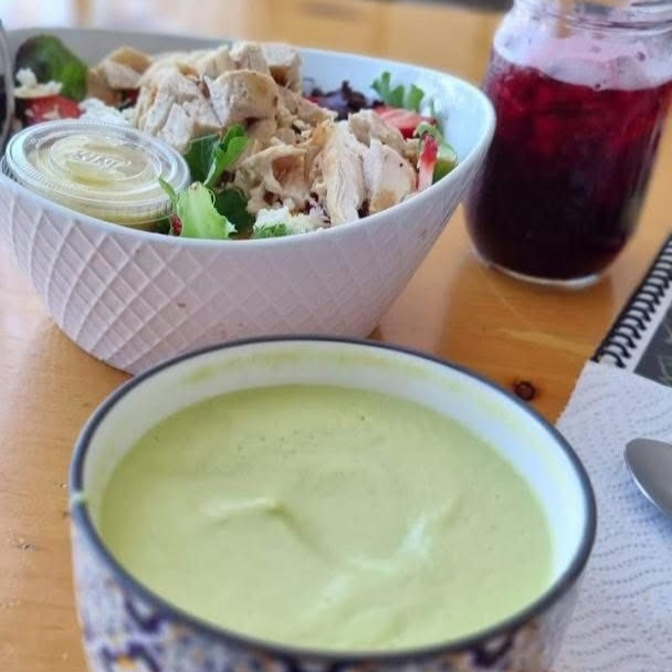Combo Ensalada, Sopa del Día y Agua del Día