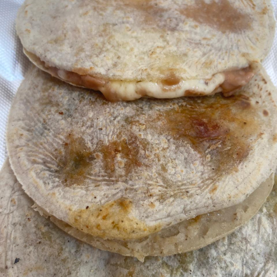 Gordita de Rajas con Queso