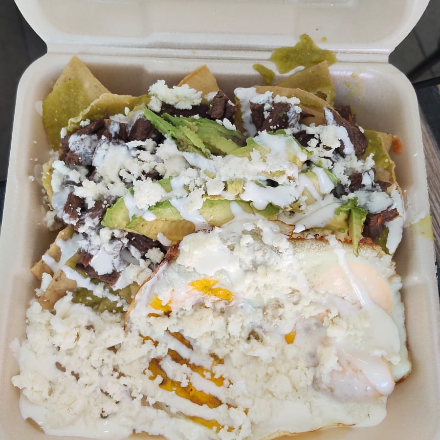 Chilaquiles Especiales Verdes o Rojos