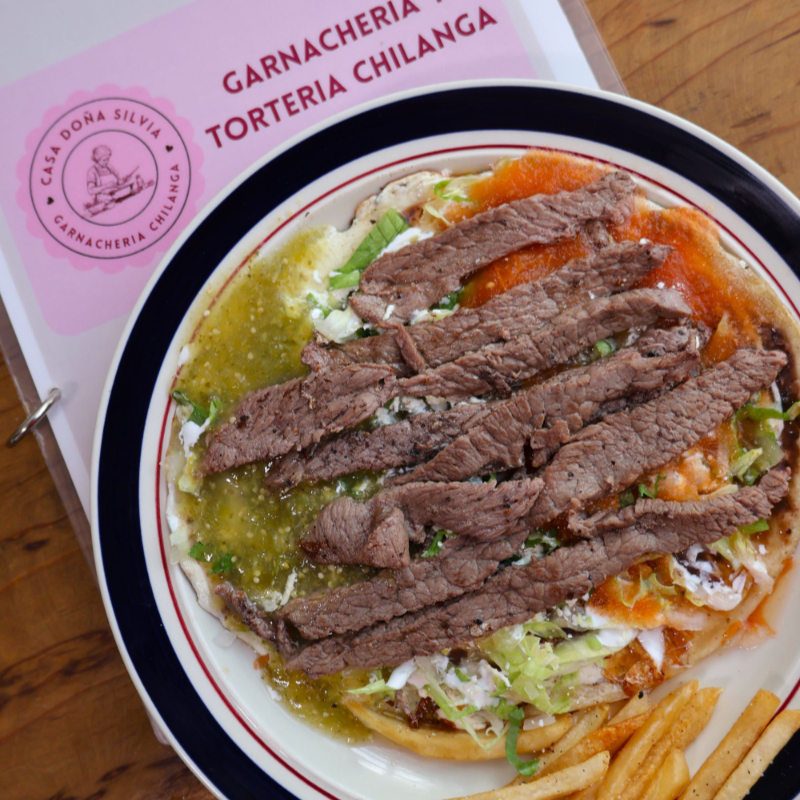 Huarache de Bistec de Cerdo.