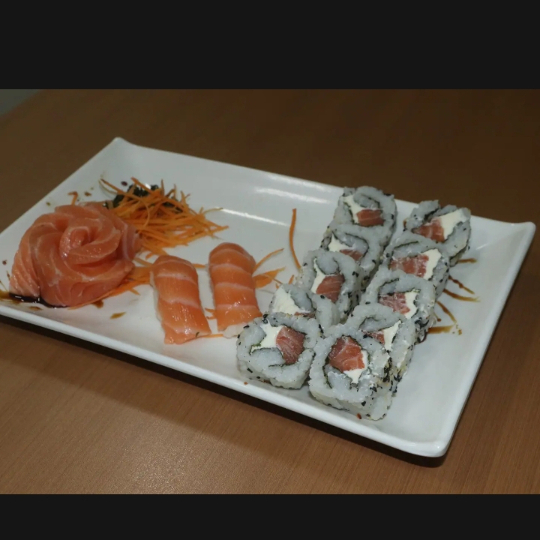 10 Uramaki Salmão 2 Niguiri Salmão 3 Sashimi Salmão