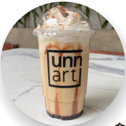 Espresso, leite, sorvete, calda de chocolate e Chantilly