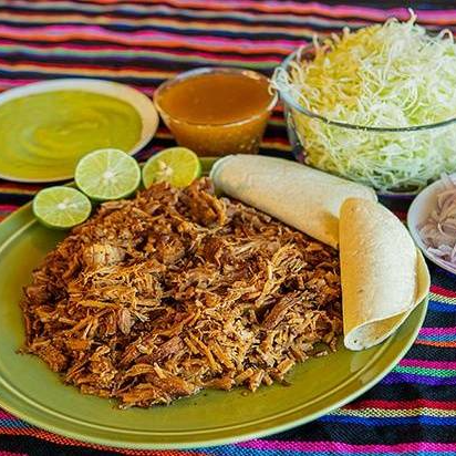 1/2 de Maciza, Cuerito y Chicharrón + Coca 2 Lt