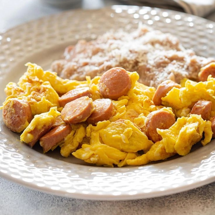 Huevos con Salchicha